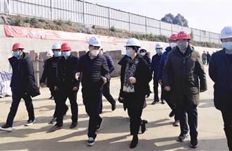 新津县委唐书记率队调研谈球吧邓双项目复工情况
